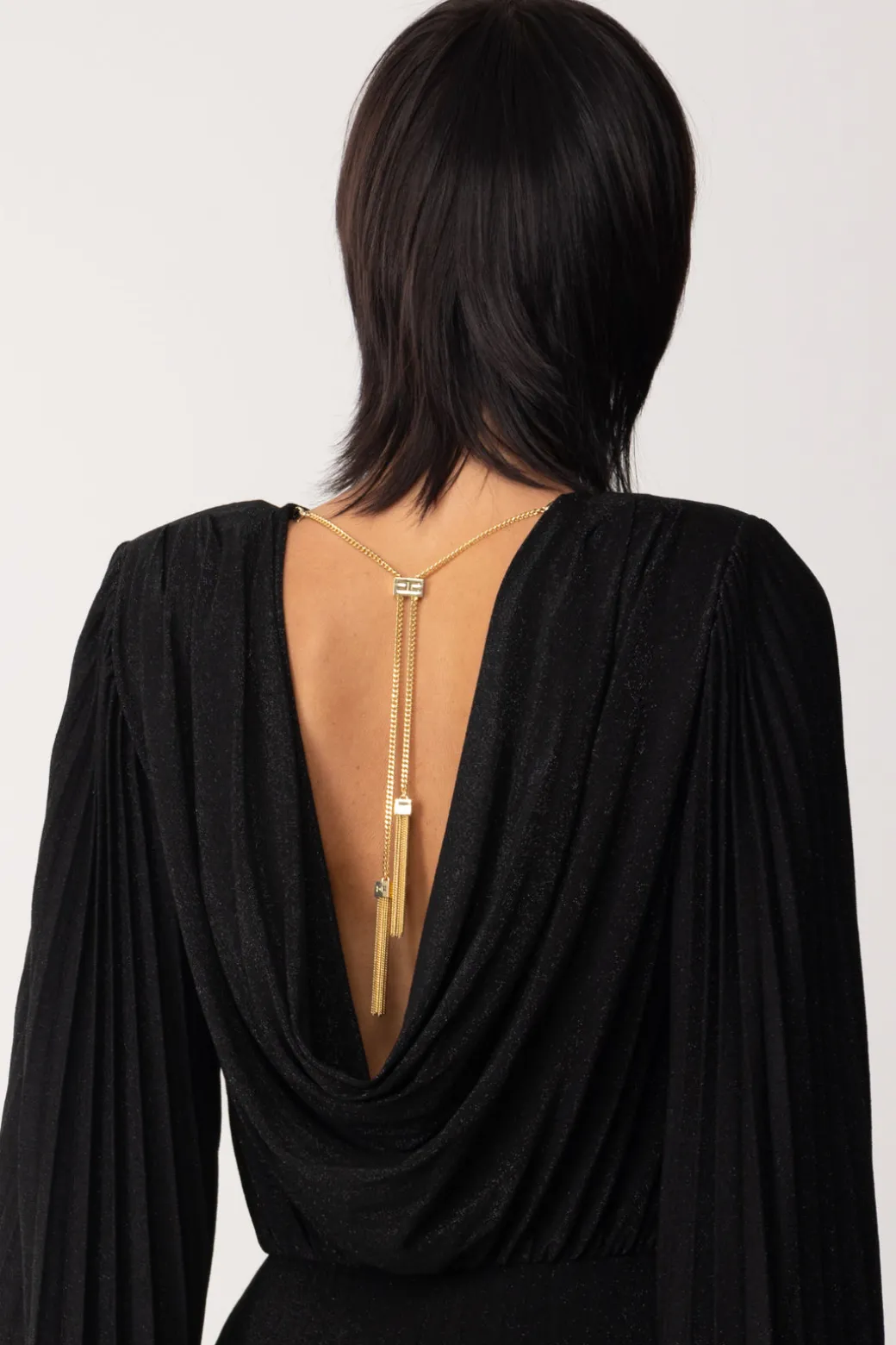 Donna Elisabetta Franchi Abito Red Carpet con Scollo e Collana Sul Retro