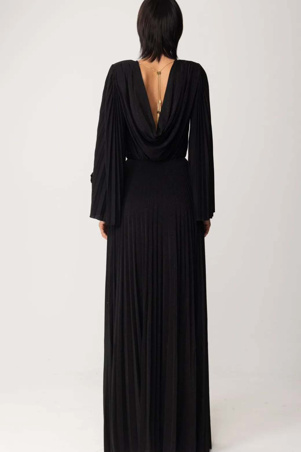 Donna Elisabetta Franchi Abito Red Carpet con Scollo e Collana Sul Retro