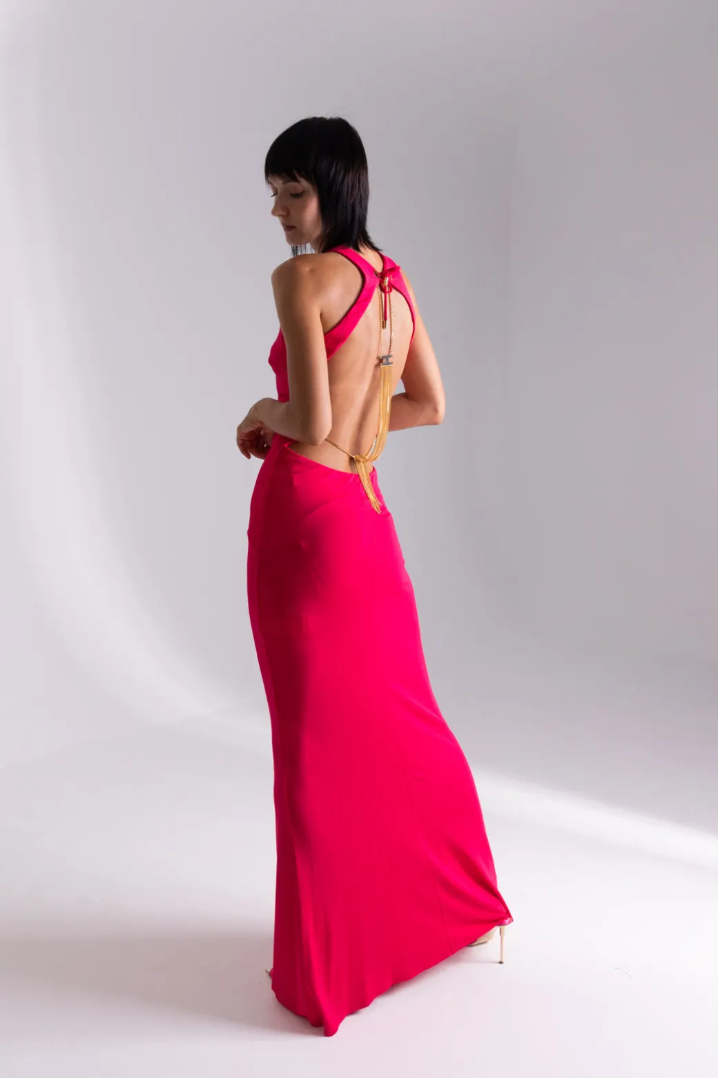 Donna Elisabetta Franchi Abito Red Carpet con Scollo e Gioiello Sul Retro
