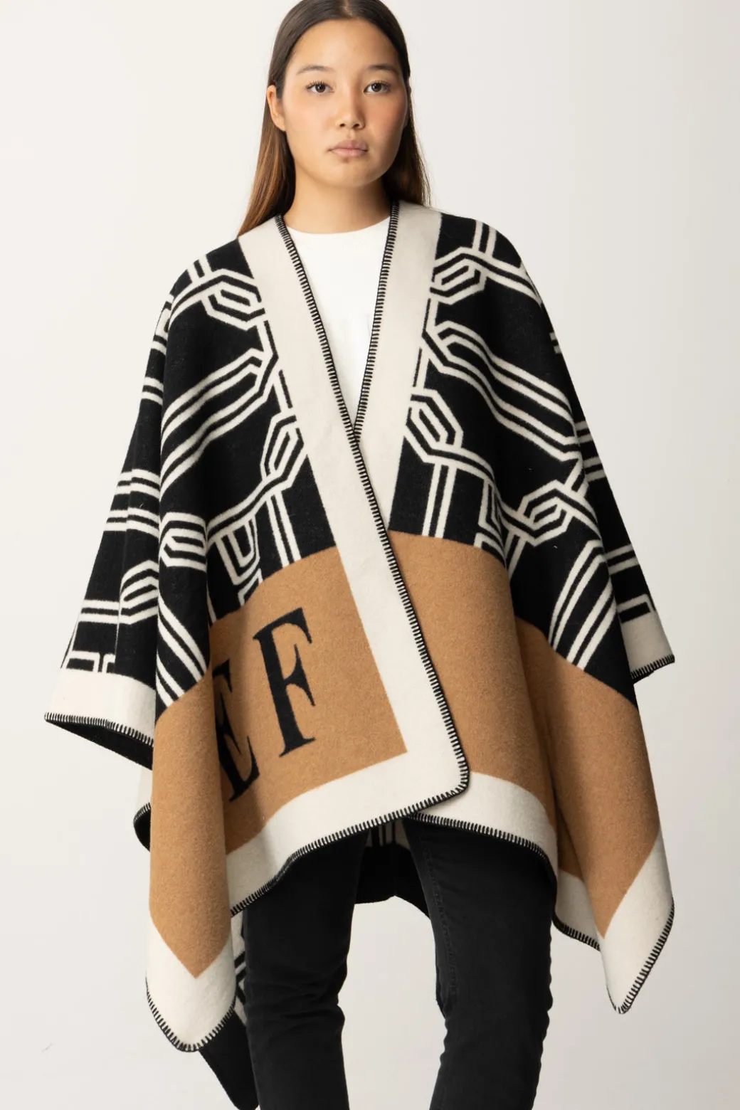 Donna Elisabetta Franchi Mantella In Lana con Lettering