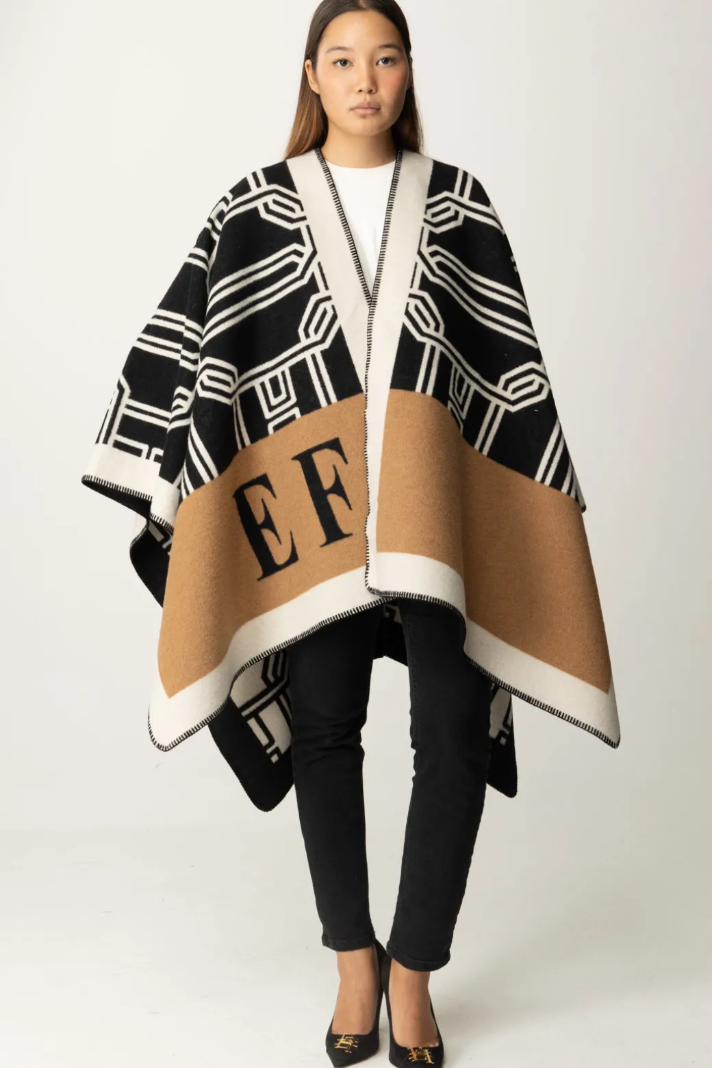 Donna Elisabetta Franchi Mantella In Lana con Lettering