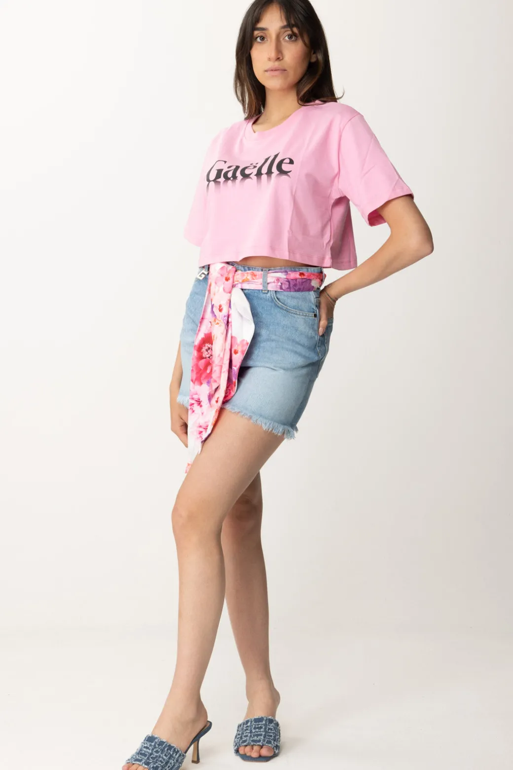 Donna Gaëlle Paris Shorts con Fusciacca Floreale