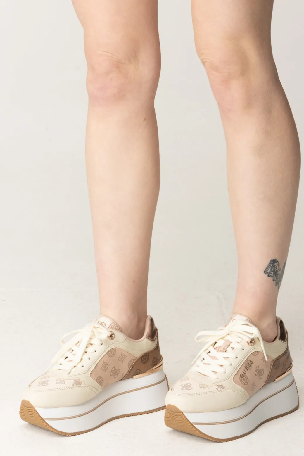 Donna Guess Sneakers con Inserti Logati e Platform