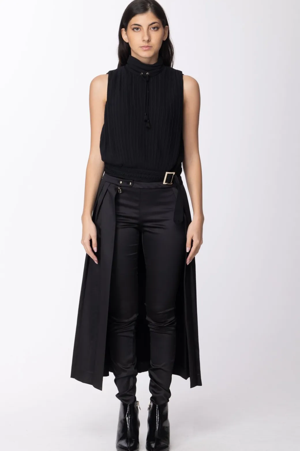 Donna Mangano : Gonna Pantalone Chiusura con Bottoni Dorati