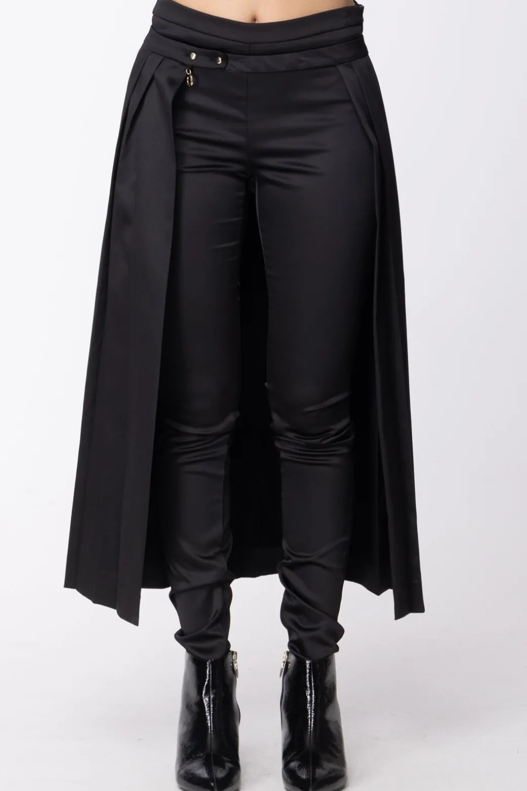 Donna Mangano : Gonna Pantalone Chiusura con Bottoni Dorati