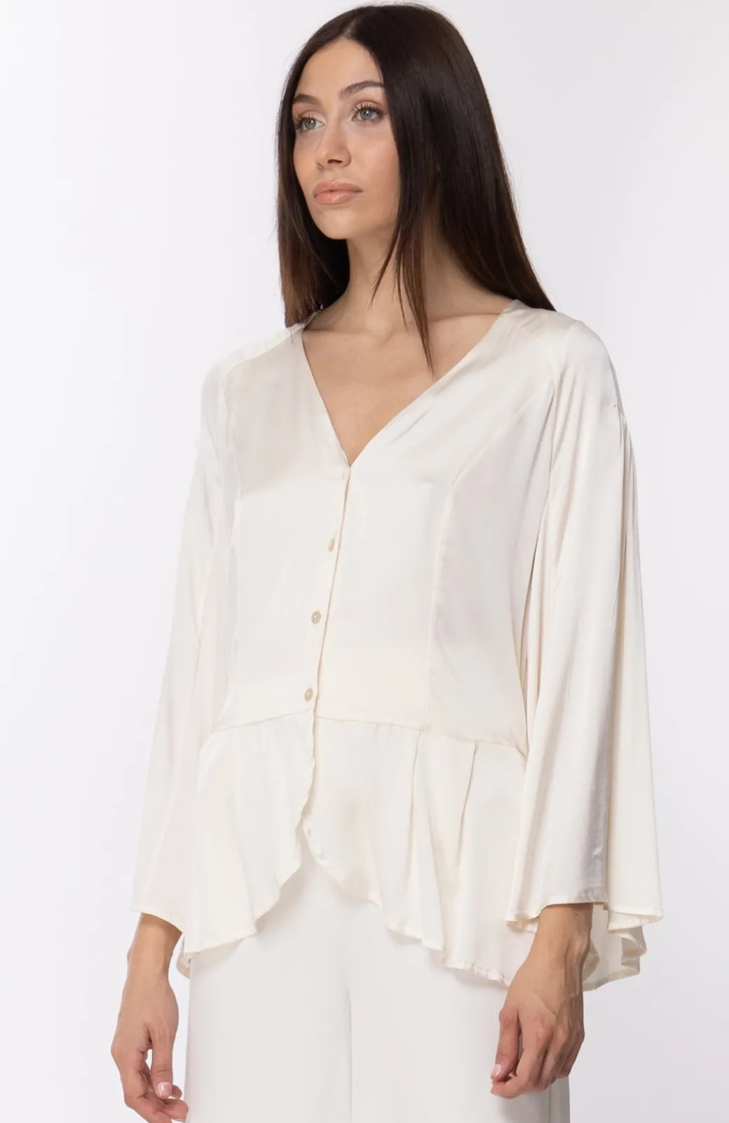 manila_grace_camicia_morbida_in_seta_con_manica_ampia_scollo_a_vavorio_2.webp Donna Manila Grace Camicia Morbida In Seta con Manica Ampia Scollo a V