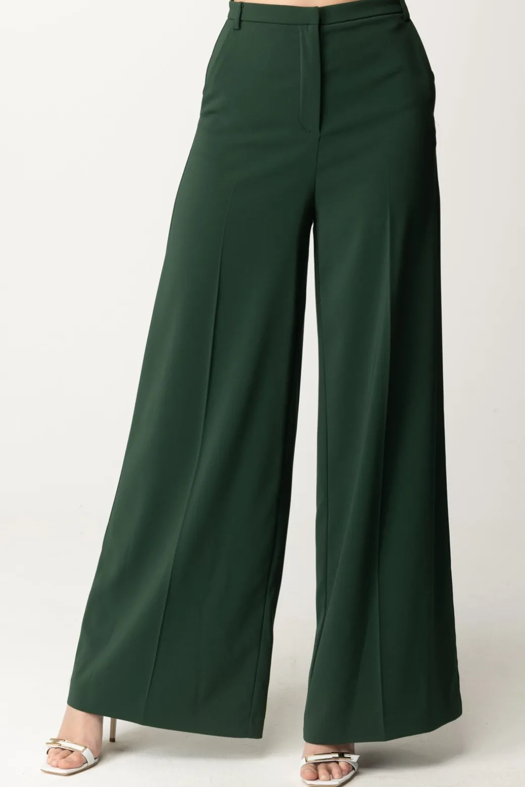 Donna Patrizia Pepe Pantalone a Palazzo con Maxi Gamba