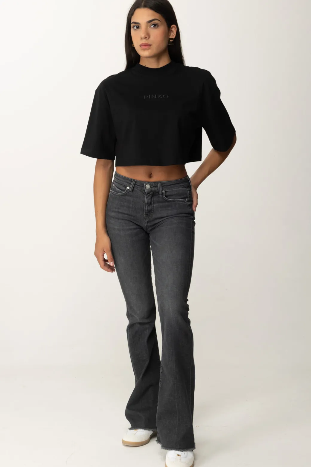 Donna Pinko T-shirt Crop Over con Ricamo Logo