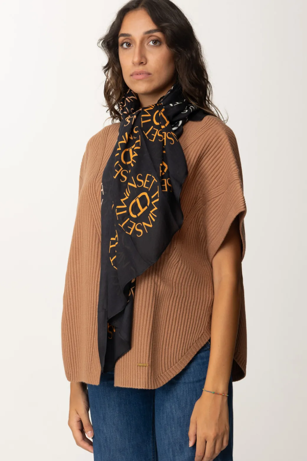 Donna Twin-set Kefiah con Stampa a Logo Rounded