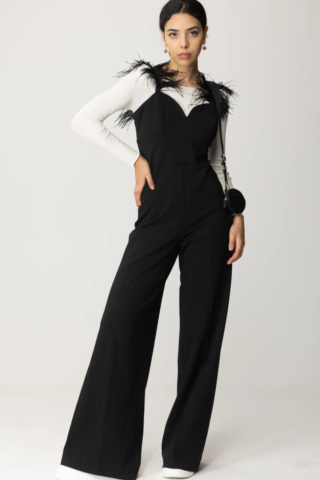 Donna Twin-set Tuta con Bretelle Sottili e Piumette